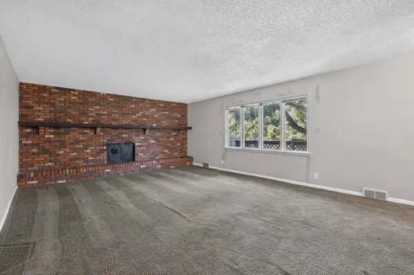 1075 W Farm Road 178, Springfield, MO 65810