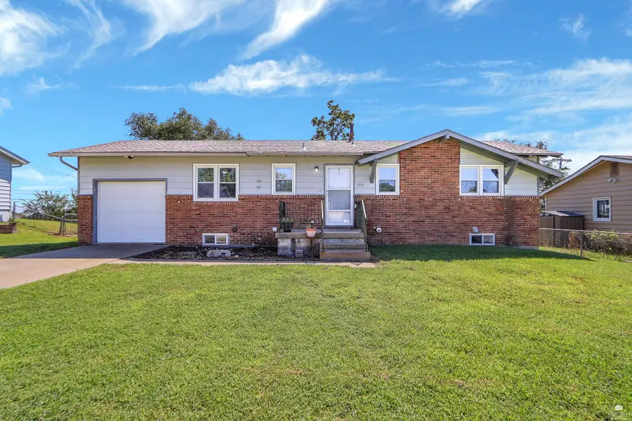 1511 Johnson DR, Junction City, KS 66441