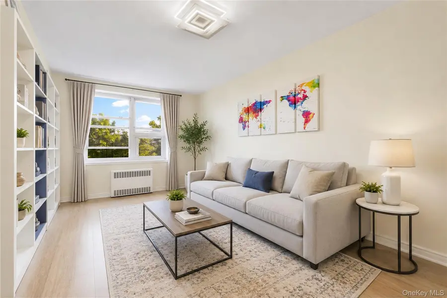 28-02 Parsons BLVD #4E, Flushing, NY 11354