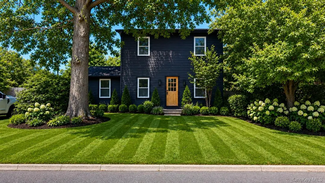 96 Grove AVE, Patchogue, NY 11772