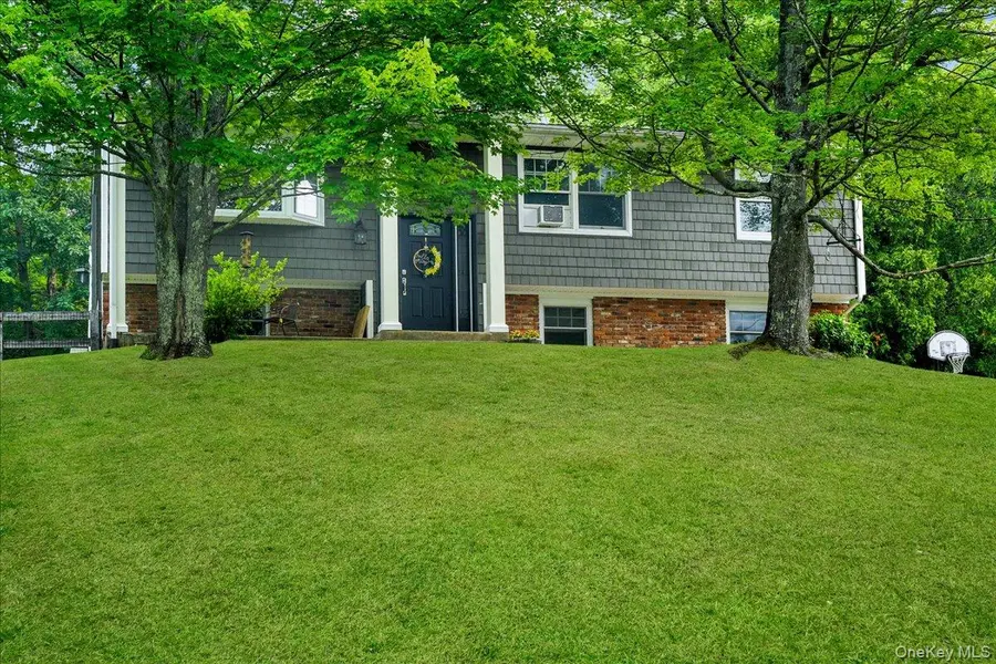 19 Saint Michaels TER, Carmel, NY 10512