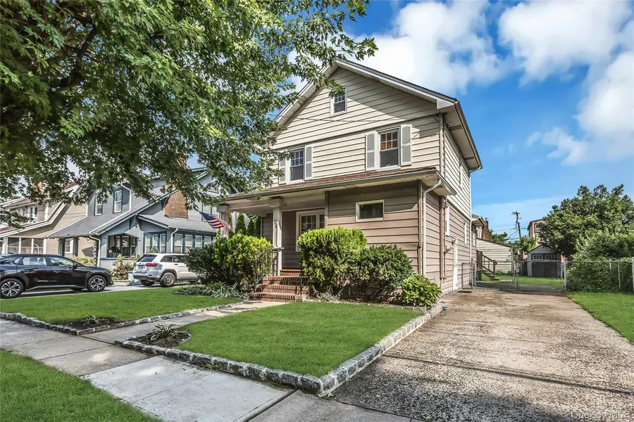43 Elm ST, Lynbrook, NY 11563