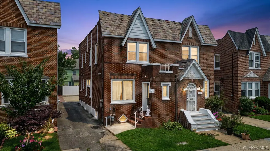 9431 239th ST, Floral Park, NY 11001