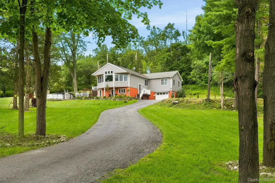 412 Laroe RD, Chester, NY 10918