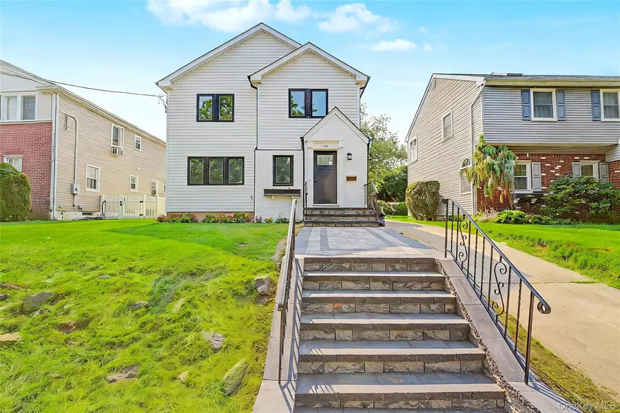 105 Moore ST, New Hyde Park, NY 11040