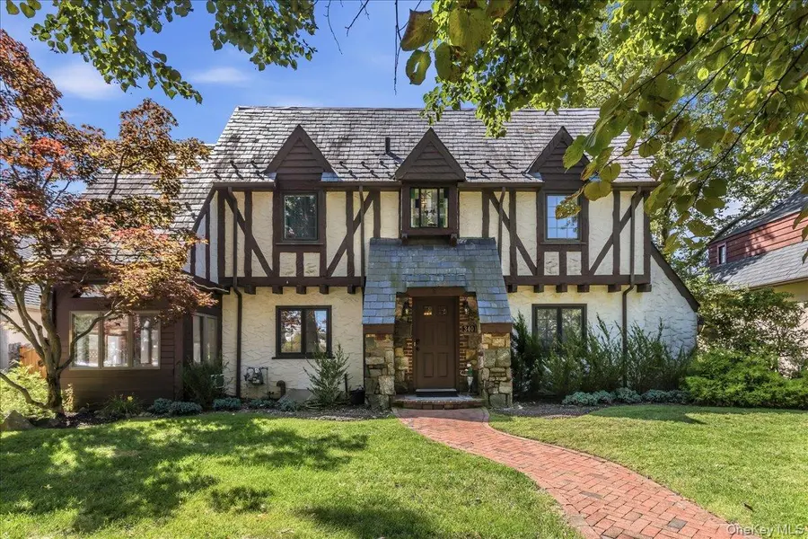 340 Princeton RD, Rockville Centre, NY 11570