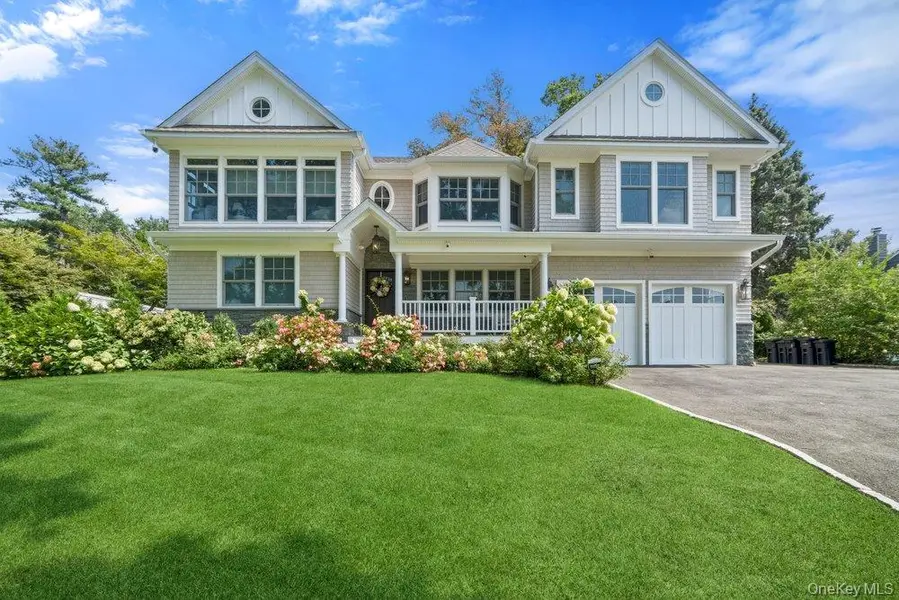 6 Shell DR, Glen Cove, NY 11542