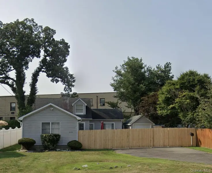 2428 Pendroy ST, East Meadow, NY 11554