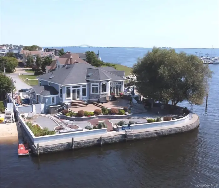 238 W Islip RD, West Islip, NY 11795