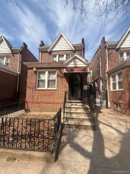 52-30 62nd ST, Maspeth, NY 11378