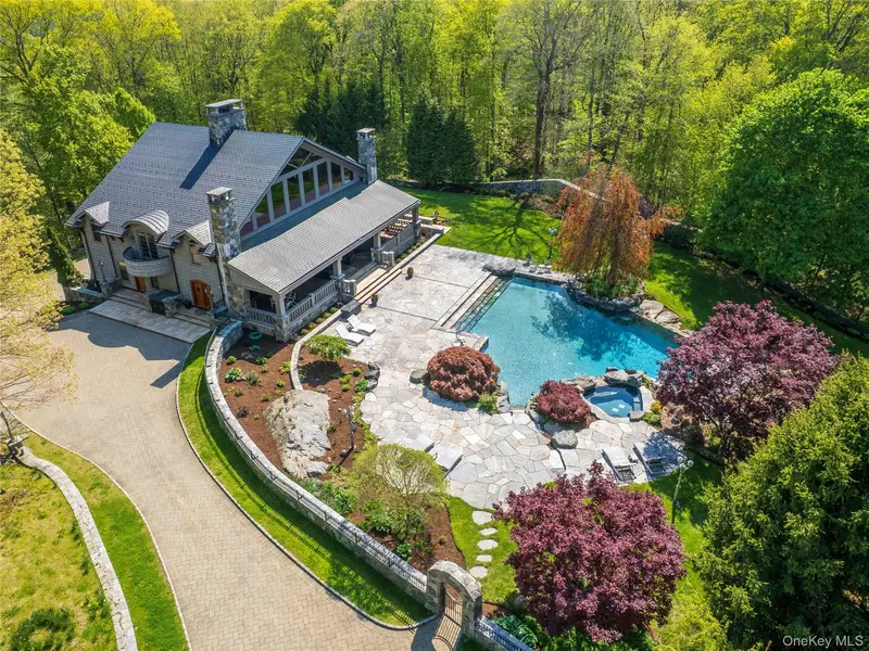 68 Quarry LN, Bedford, NY 10506