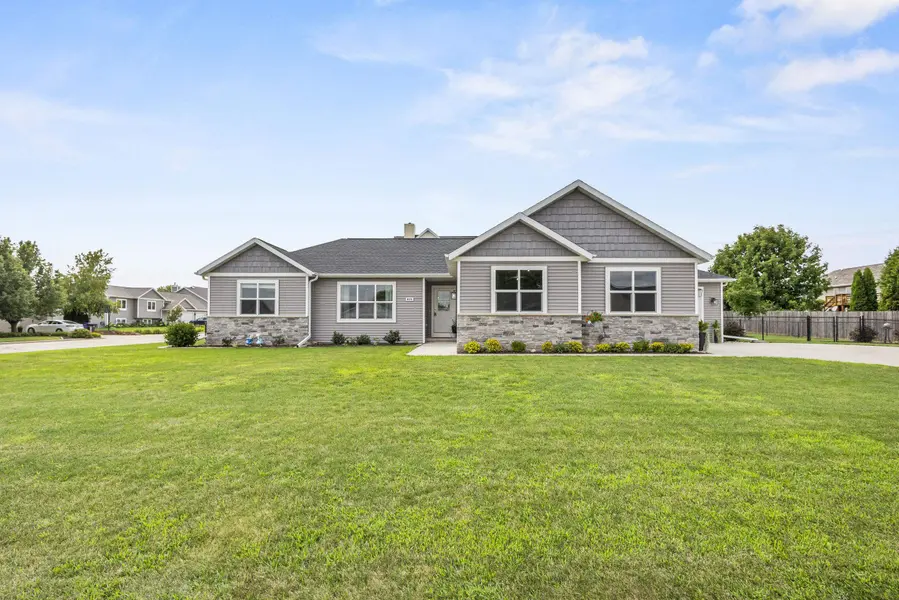 825 S LINCOLN ST, Hortonville, WI 54944