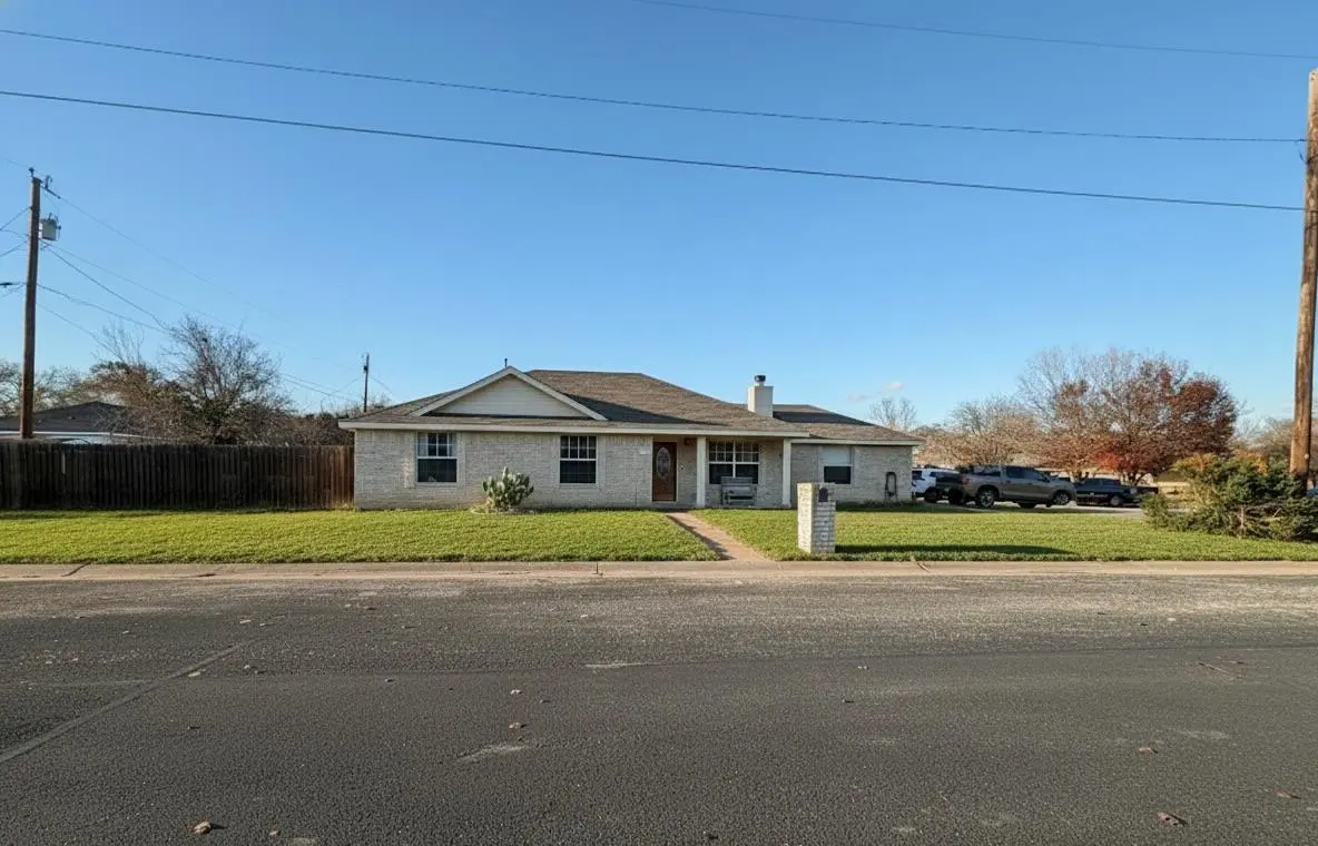 305 Maple LN, Elgin, TX 78621