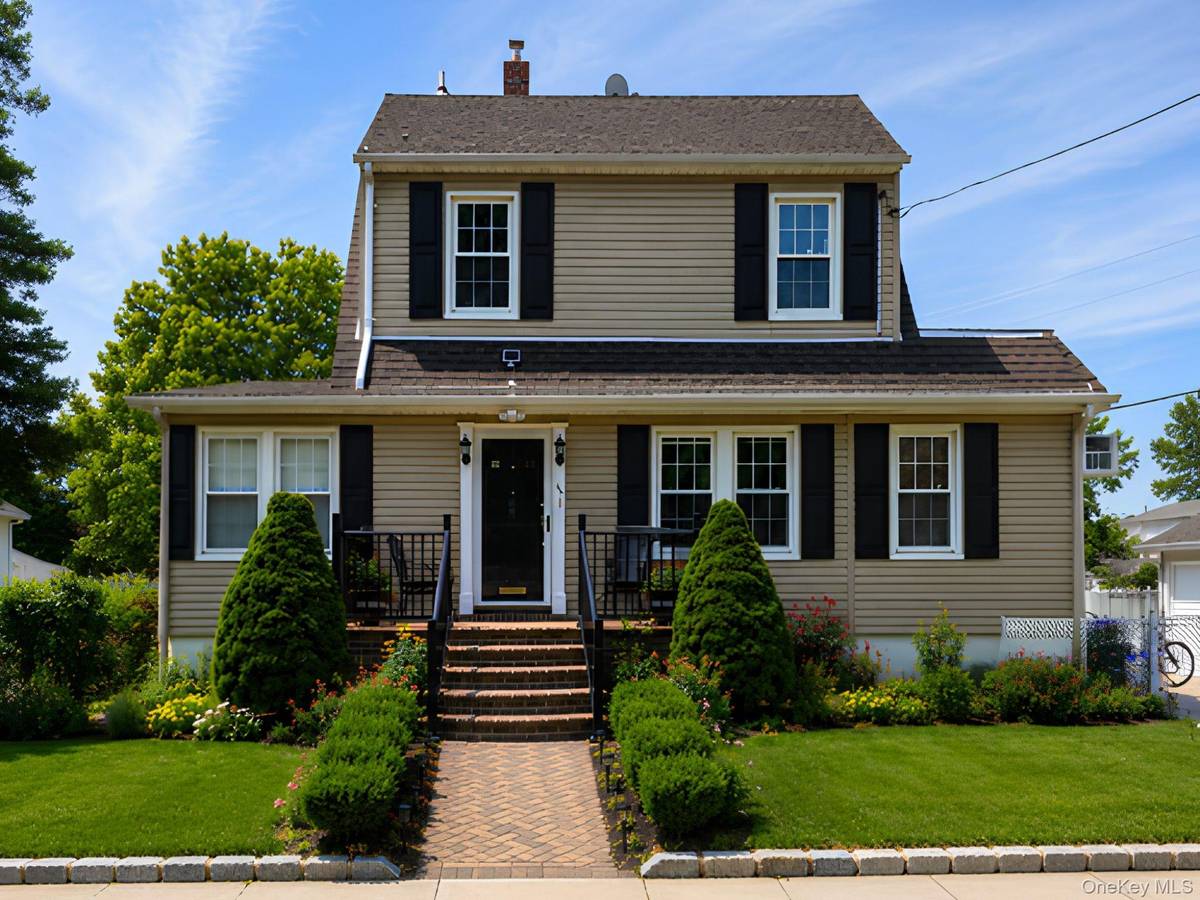 64 Avondale ST, Valley Stream, NY 11581