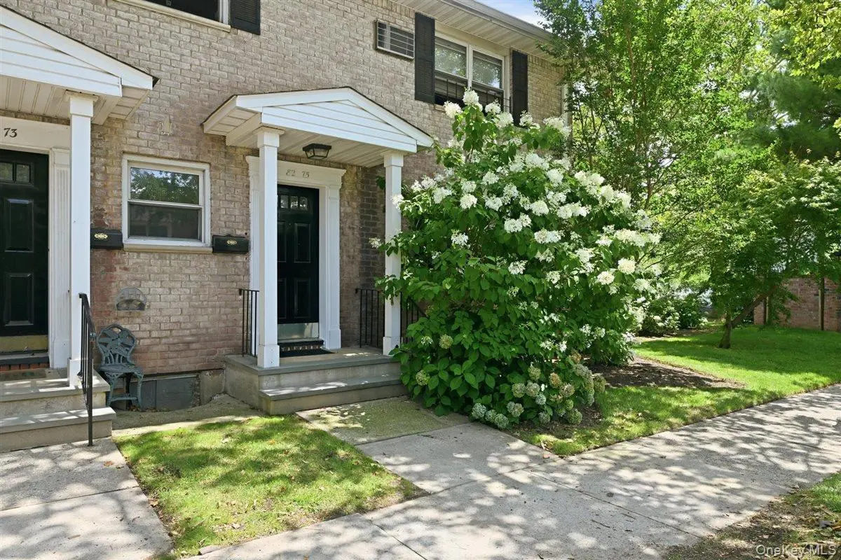 82-75 Langdale ST #103A, New Hyde Park, NY 11040