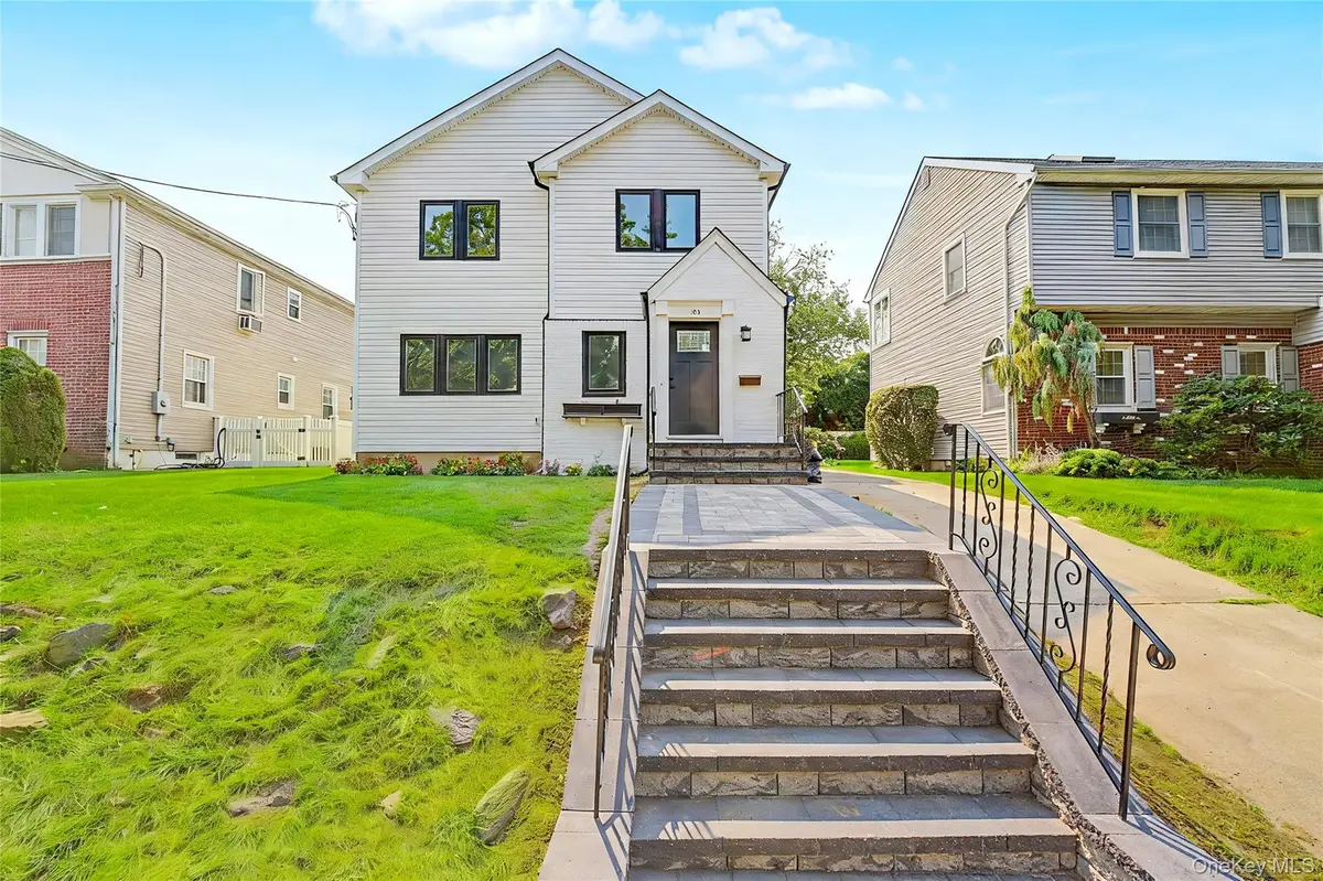 105 Moore ST, New Hyde Park, NY 11040