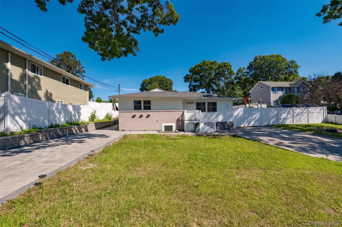 429 Ontario ST, Ronkonkoma, NY 11779