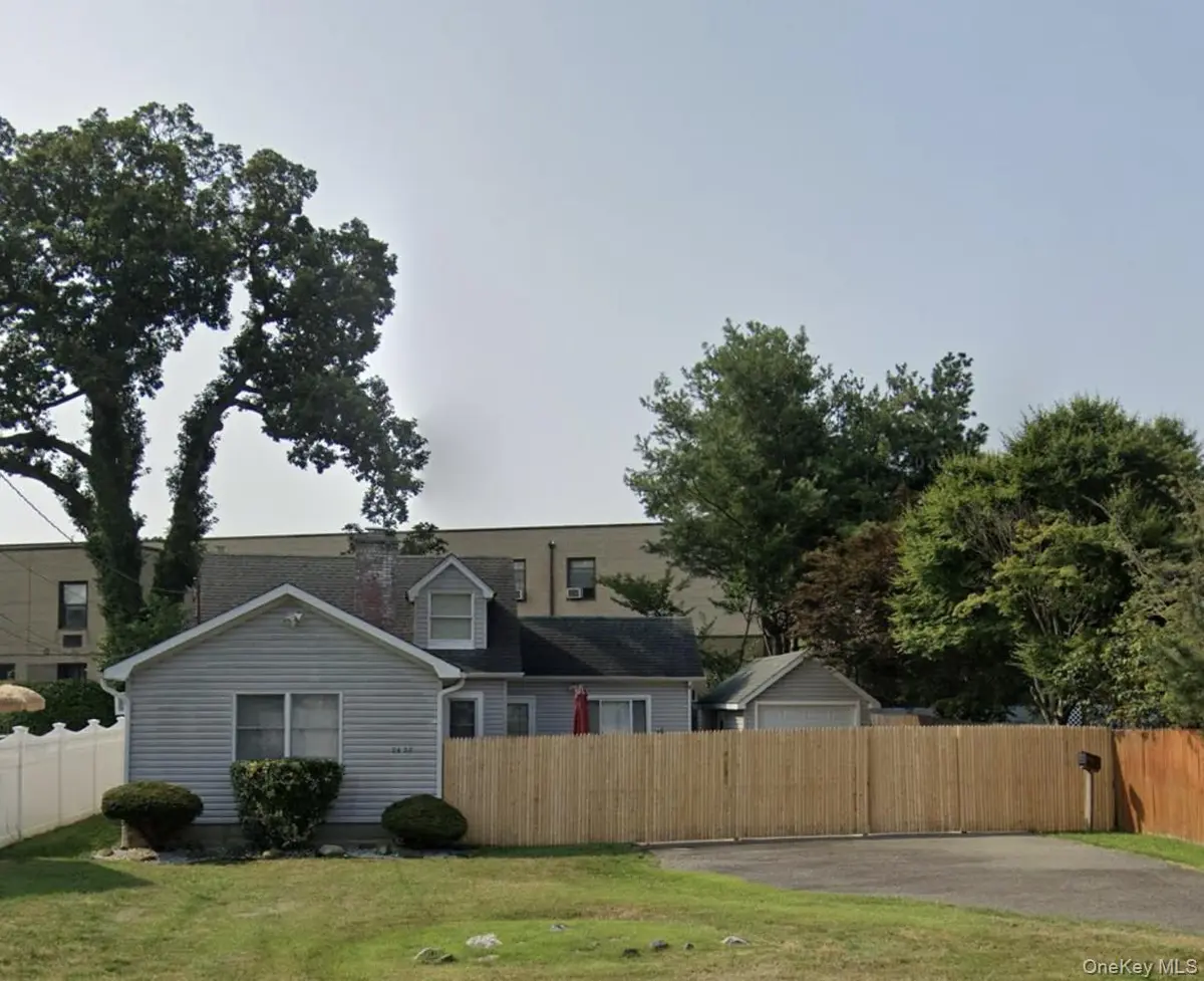 2428 Pendroy ST, East Meadow, NY 11554
