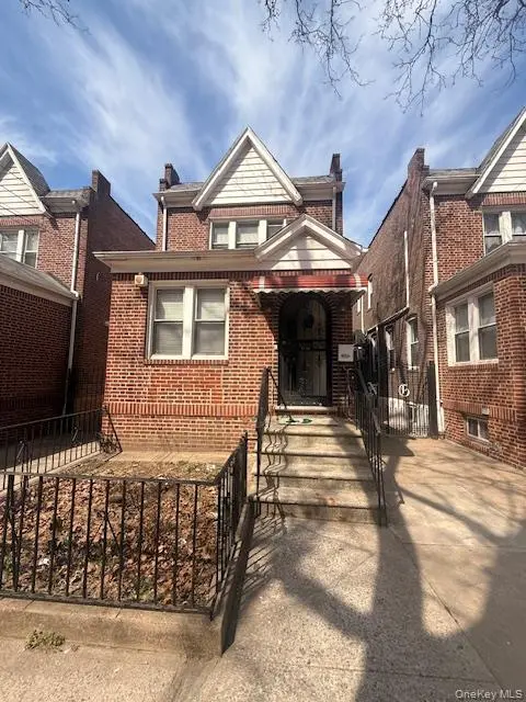 52-30 62nd ST, Maspeth, NY 11378