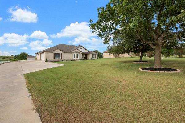 111 Lookout CIR, Hutto, TX 78634