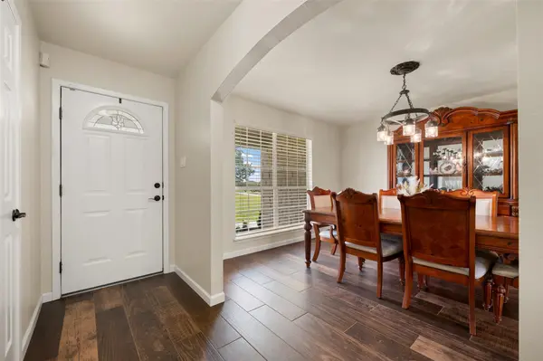 111 Lookout CIR, Hutto, TX 78634