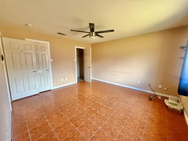 305 Maple LN, Elgin, TX 78621