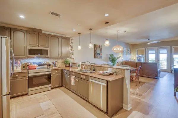 1000 The Cape RD #54, Horseshoe Bay, TX 78657
