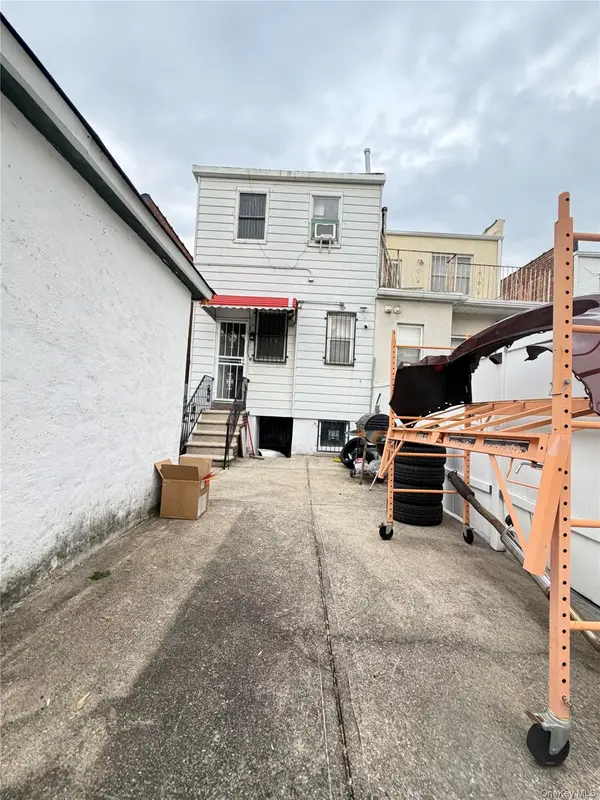 3007 84th ST, East Elmhurst, NY 11370