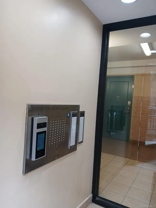 11 Metropolitan OVAL #4G, Bronx, NY 10462