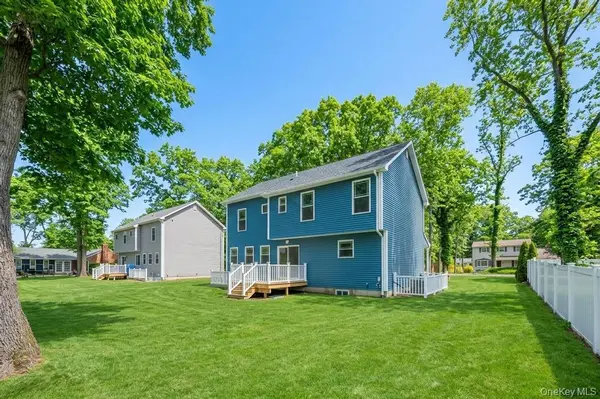 508 Starlight DR, Shirley, NY 11967