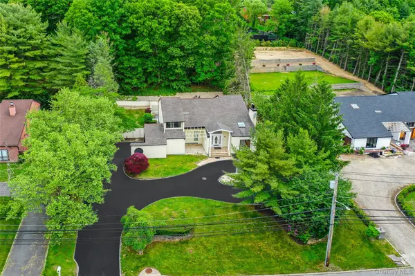126 Bagatelle RD, Melville, NY 11747