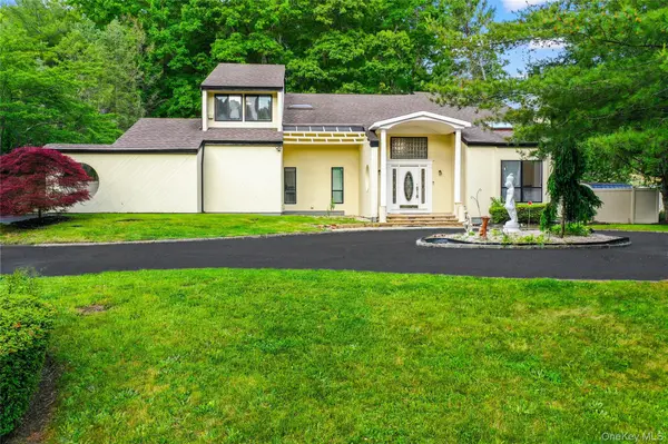 126 Bagatelle RD, Melville, NY 11747