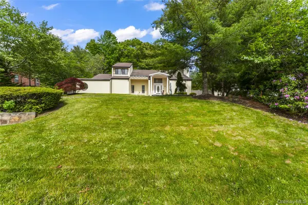126 Bagatelle RD, Melville, NY 11747