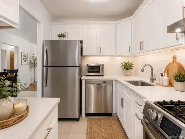 61-15 98th ST #16H, Rego Park, NY 11374