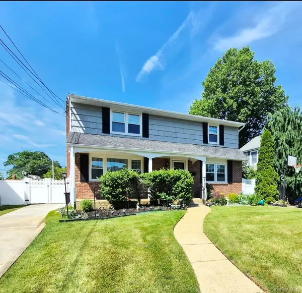 1920 Clemons ST, Bellmore, NY 11710