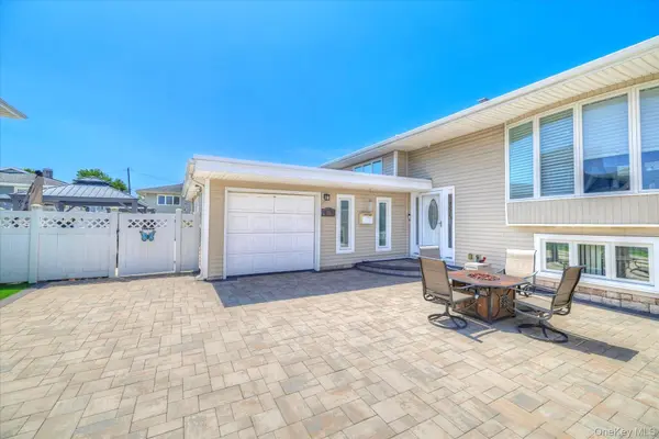 165 Elaine DR, Oceanside, NY 11572