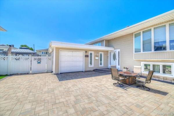 165 Elaine DR, Oceanside, NY 11572