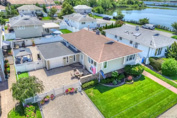 165 Elaine DR, Oceanside, NY 11572