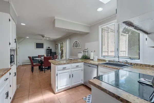 20 Spaulding LN, Stony Brook, NY 11790