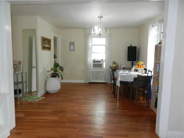 64 Avondale ST, Valley Stream, NY 11581