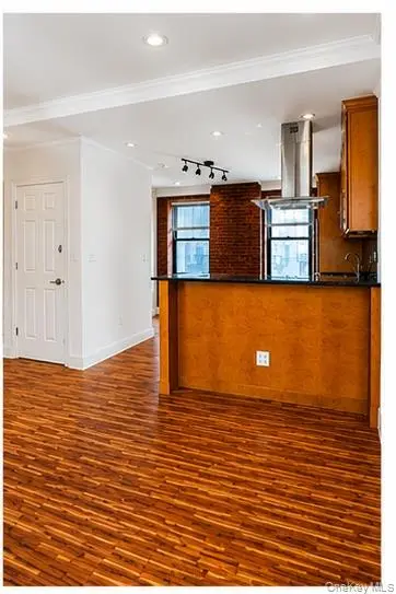 21-15 33st #4, Astoria, NY 11105