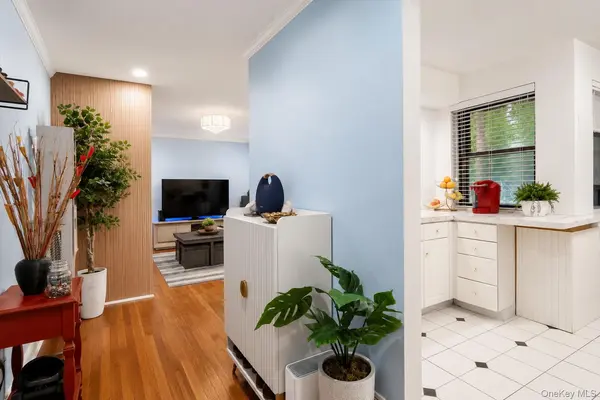 30 Grace AVE #2F, Great Neck, NY 11021