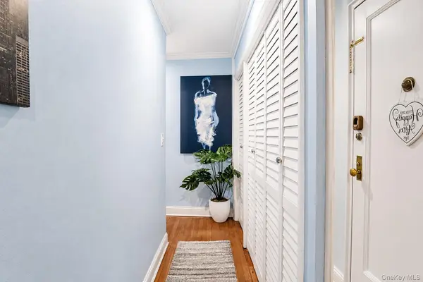 30 Grace AVE #2F, Great Neck, NY 11021
