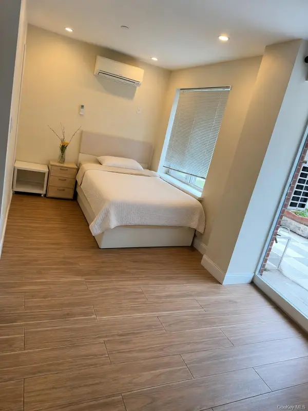 3215 Leavitt ST #1C, Flushing, NY 11354