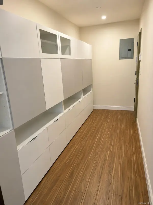 3215 Leavitt ST #1C, Flushing, NY 11354