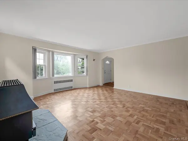 198 Canterbury, Lynbrook, NY 11563