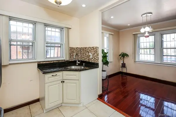 18348 Camden AVE, Saint Albans, NY 11412