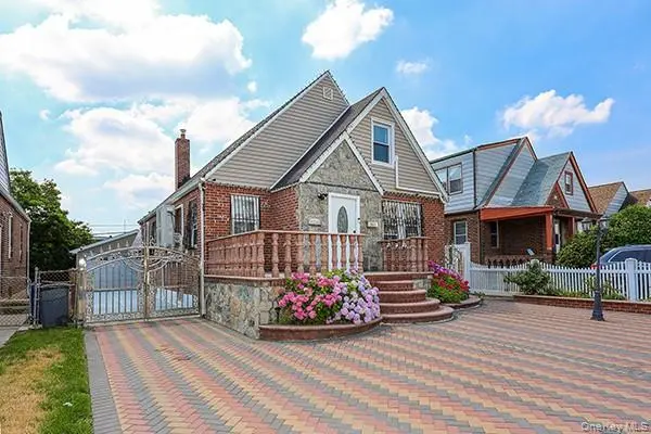 18348 Camden AVE, Saint Albans, NY 11412