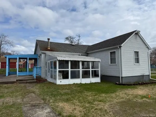 128 Maywood DR, Mastic Beach, NY 11951