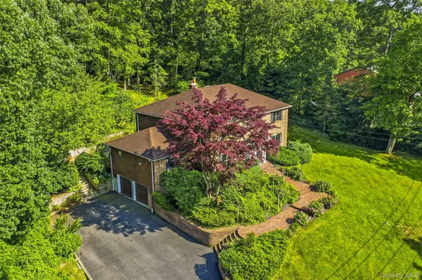 94 Bagatelle RD, Melville, NY 11747